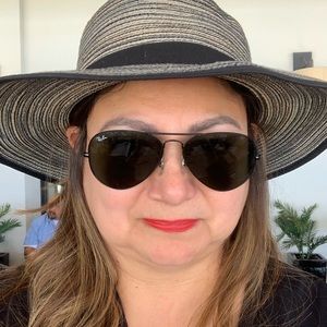 Meet your Posher, Cynthia